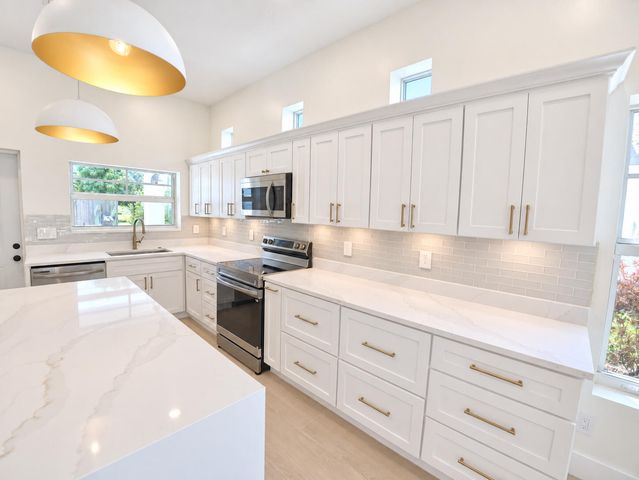 520 38TH Street, West Palm Beach, FL 33407