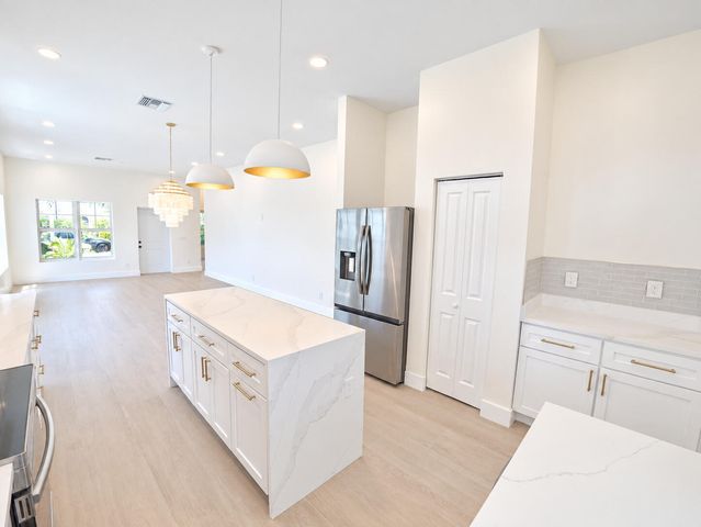 520 38TH Street, West Palm Beach, FL 33407