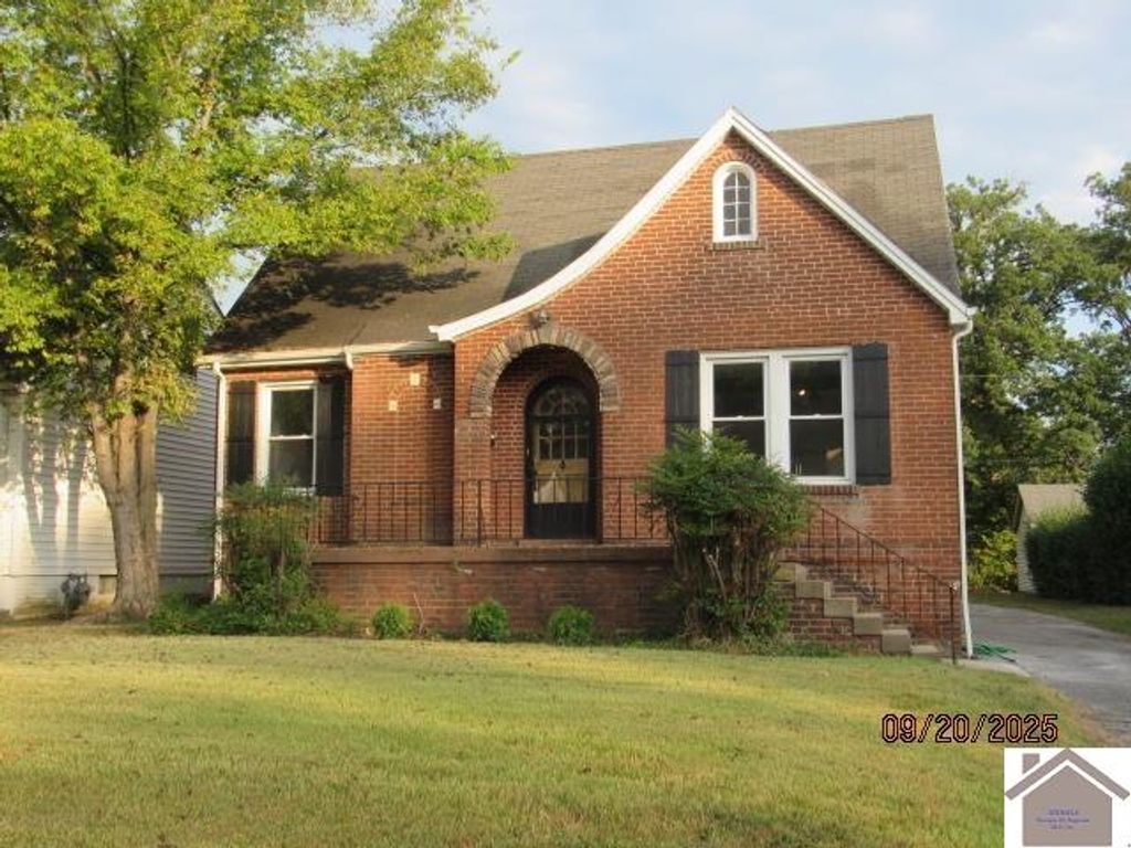 2403 Monroe St, Paducah, KY 42003