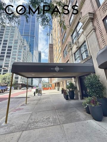 433 W 34th St Apt 4D, New York City, NY 10001