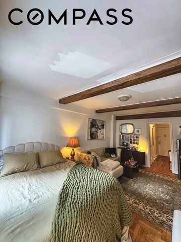 433 W 34th St Apt 4D, New York City, NY 10001