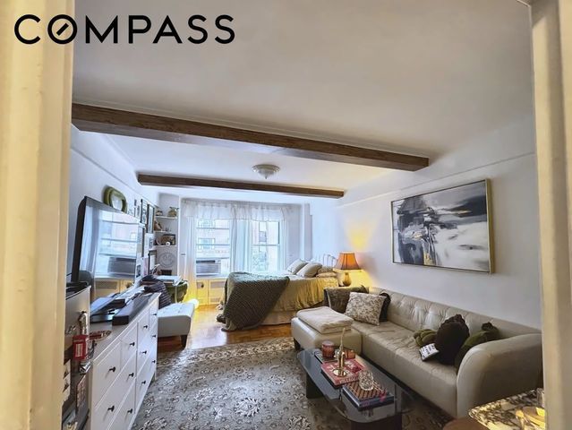 433 W 34th St Apt 4D, New York City, NY 10001