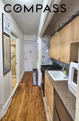 433 W 34th St Apt 4D, New York City, NY 10001