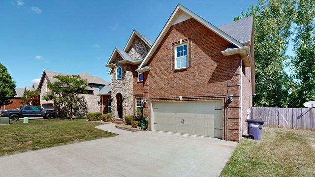 309 Retriever Ct, Clarksville, TN 37043