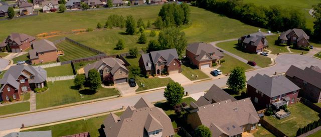 309 Retriever Ct, Clarksville, TN 37043