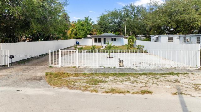 2285 NW 89th St, Miami, FL 33147