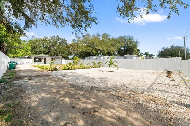 2285 NW 89th St, Miami, FL 33147