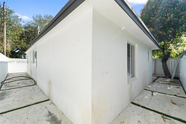 2285 NW 89th St, Miami, FL 33147