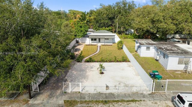 2285 NW 89th St, Miami, FL 33147
