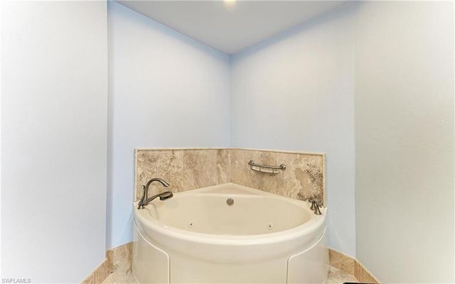 14813 Laguna DR 401, Fort Myers, FL 33908