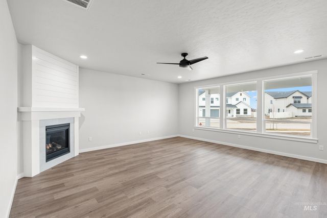 8298 E Cool River Lp, Nampa, ID 83687