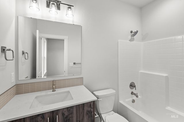 8298 E Cool River Lp, Nampa, ID 83687