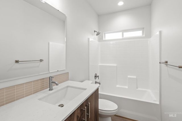 8298 E Cool River Lp, Nampa, ID 83687