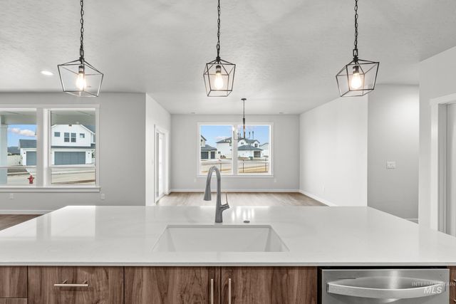 8298 E Cool River Lp, Nampa, ID 83687