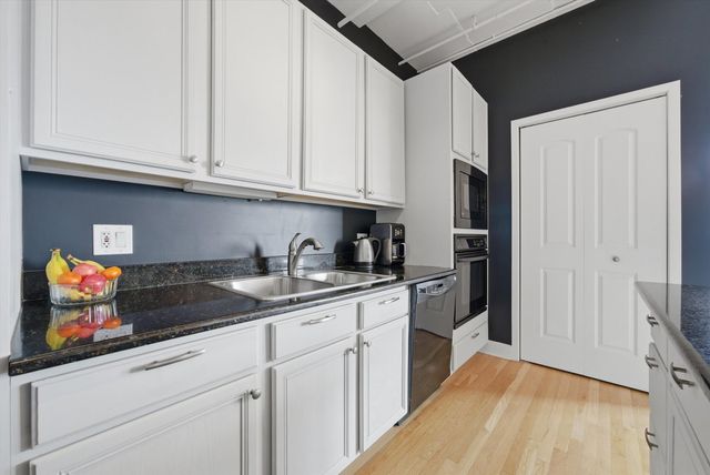 1530 S State Street 15R, Chicago, IL 60605