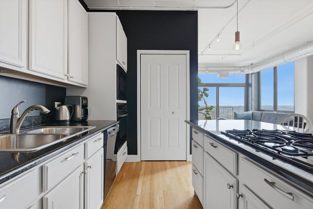 1530 S State Street 15R, Chicago, IL 60605