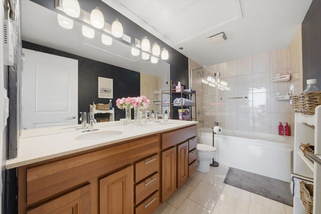 1530 S State Street 15R, Chicago, IL 60605