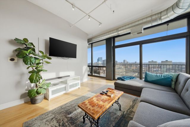 1530 S State Street 15R, Chicago, IL 60605