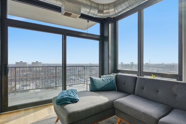 1530 S State Street 15R, Chicago, IL 60605