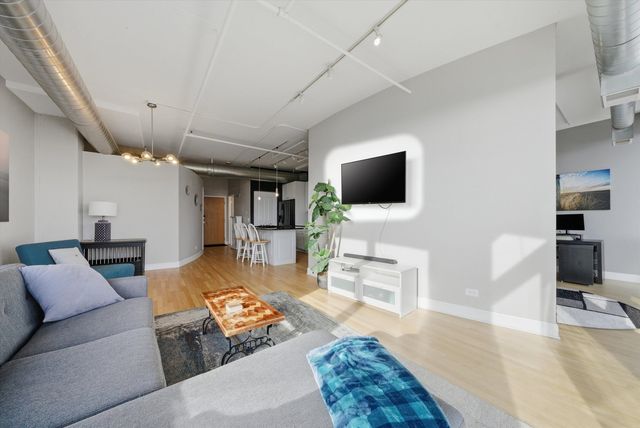 1530 S State Street 15R, Chicago, IL 60605