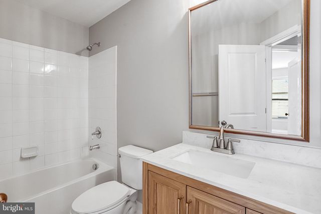 42274 HAMPTON WOODS TER, Ashburn, VA 20148