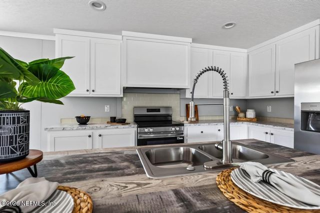 7682 LOS PADRES Avenue, Keystone Heights, FL 32656