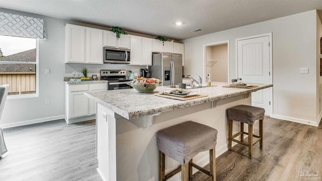 9736 Dutton Ln, Milton, FL 32583