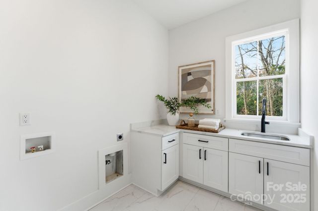 2017 South Street, Charlotte, NC 28208