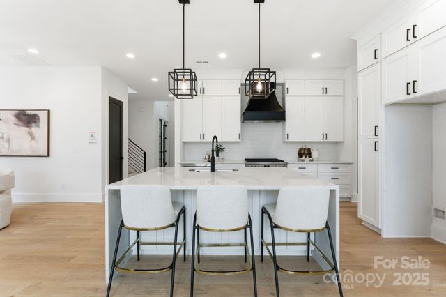 2017 South Street, Charlotte, NC 28208