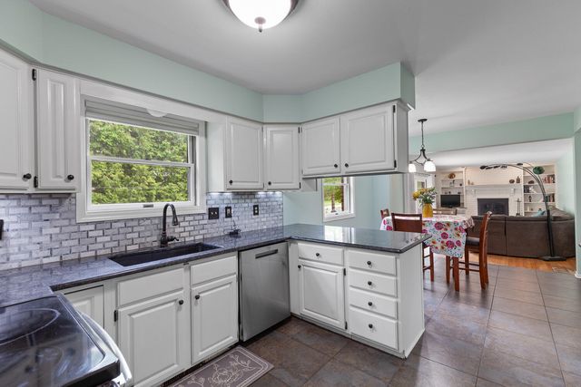 1302 N Freer Road, Chelsea, MI 48118