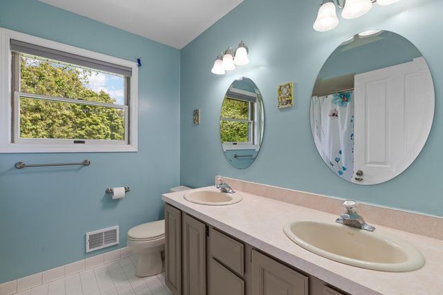 1302 N Freer Road, Chelsea, MI 48118