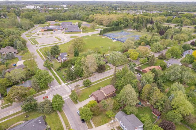 1302 N Freer Road, Chelsea, MI 48118