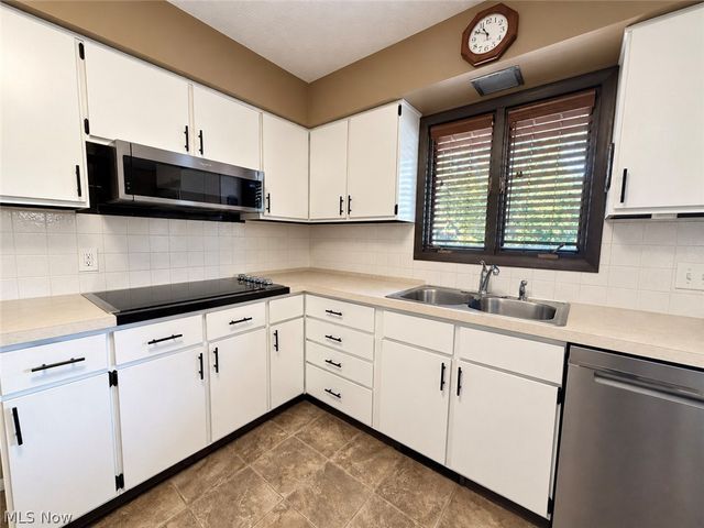 310 Fawnwood Drive, Tallmadge, OH 44278