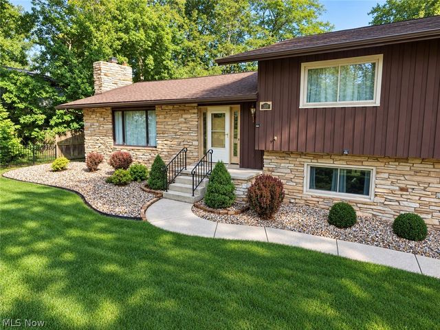 310 Fawnwood Drive, Tallmadge, OH 44278