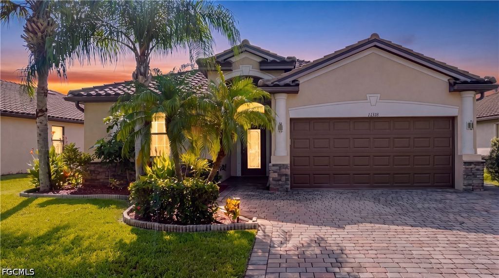 11318 Red Bluff LN, Fort Myers, FL 33912