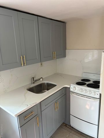 68 winges, Patchogue, NY 11772