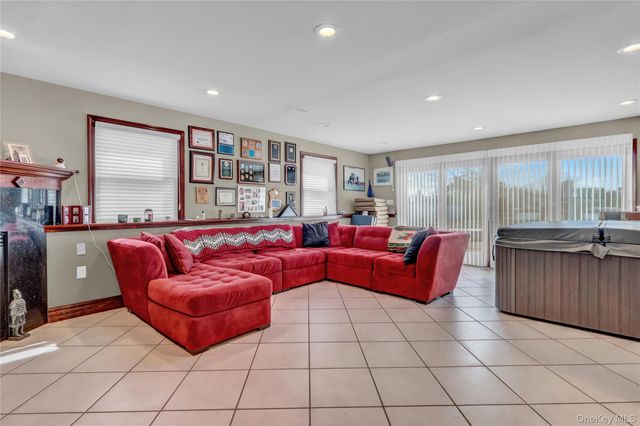 150 W Islip Road, West Islip, NY 11795