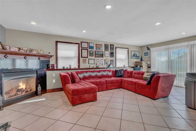150 W Islip Road, West Islip, NY 11795
