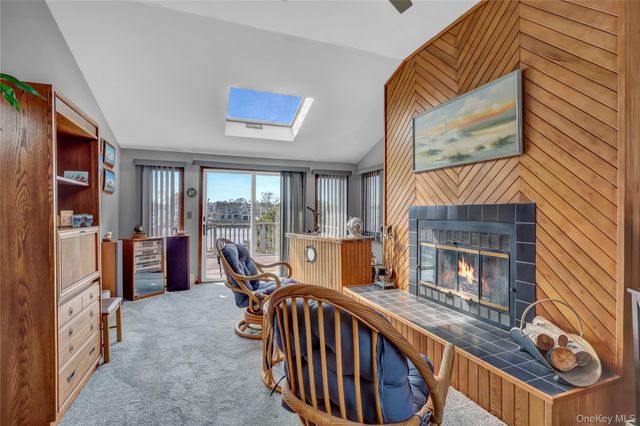 150 W Islip Road, West Islip, NY 11795