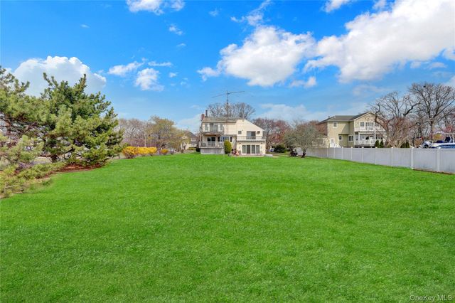 150 W Islip Road, West Islip, NY 11795