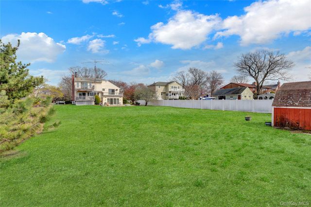 150 W Islip Road, West Islip, NY 11795