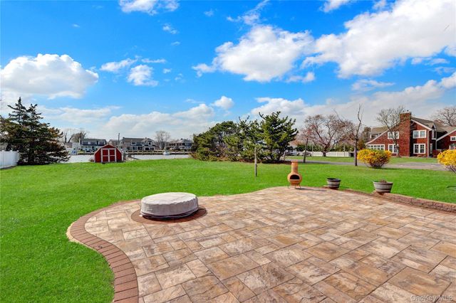150 W Islip Road, West Islip, NY 11795