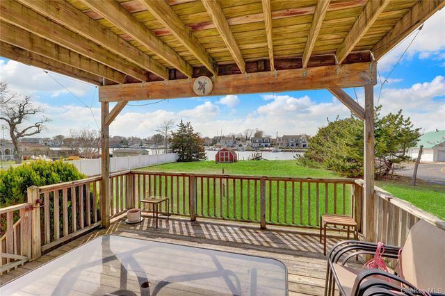 150 W Islip Road, West Islip, NY 11795
