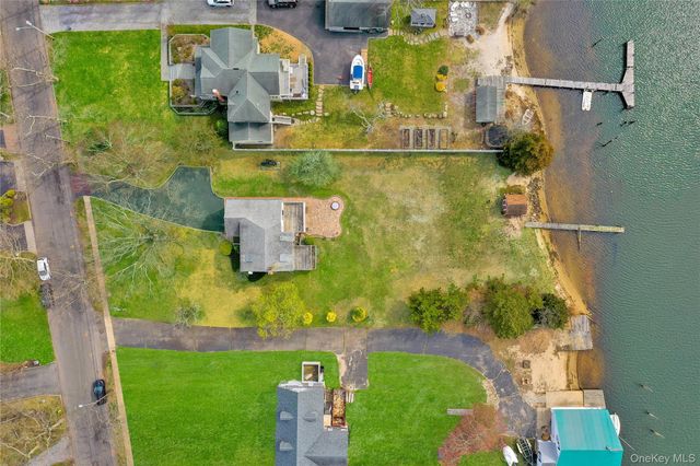 150 W Islip Road, West Islip, NY 11795