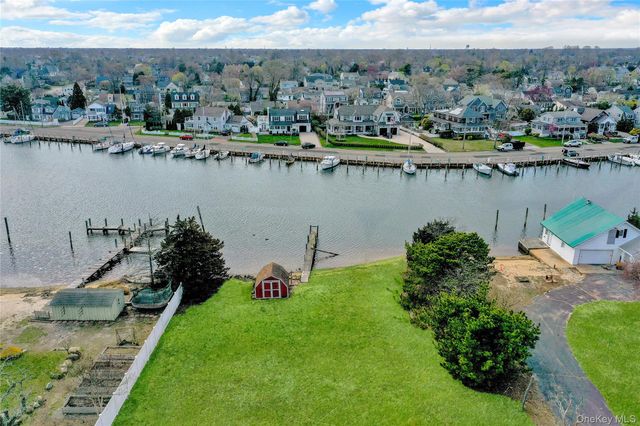 150 W Islip Road, West Islip, NY 11795