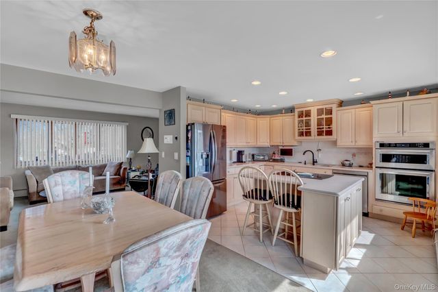 150 W Islip Road, West Islip, NY 11795