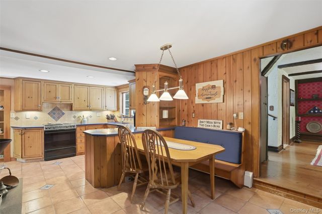 232 Tally Ho Road, Middletown, NY 10940