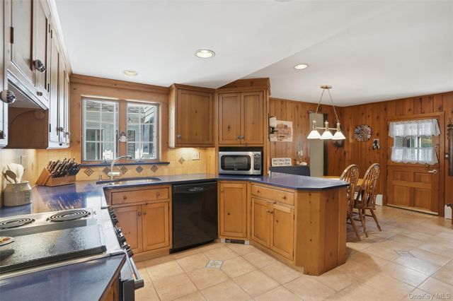 232 Tally Ho Road, Middletown, NY 10940