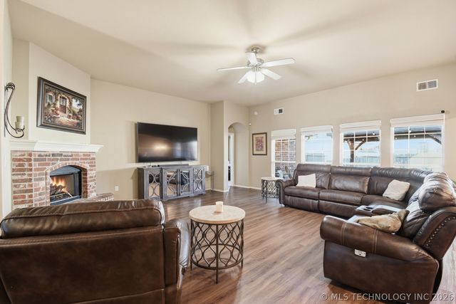 1703 S Desert Palm Place, Broken Arrow, OK 74012