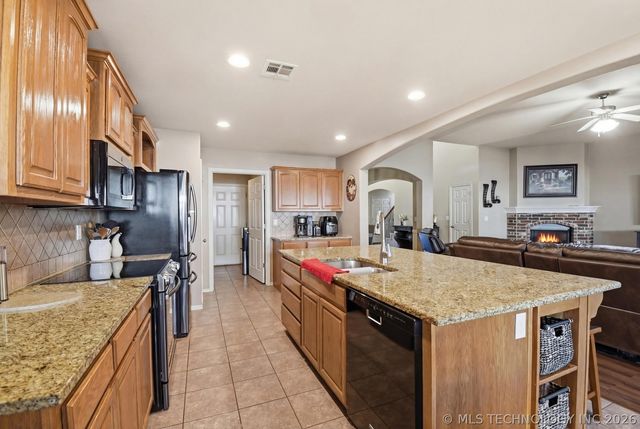 1703 S Desert Palm Place, Broken Arrow, OK 74012